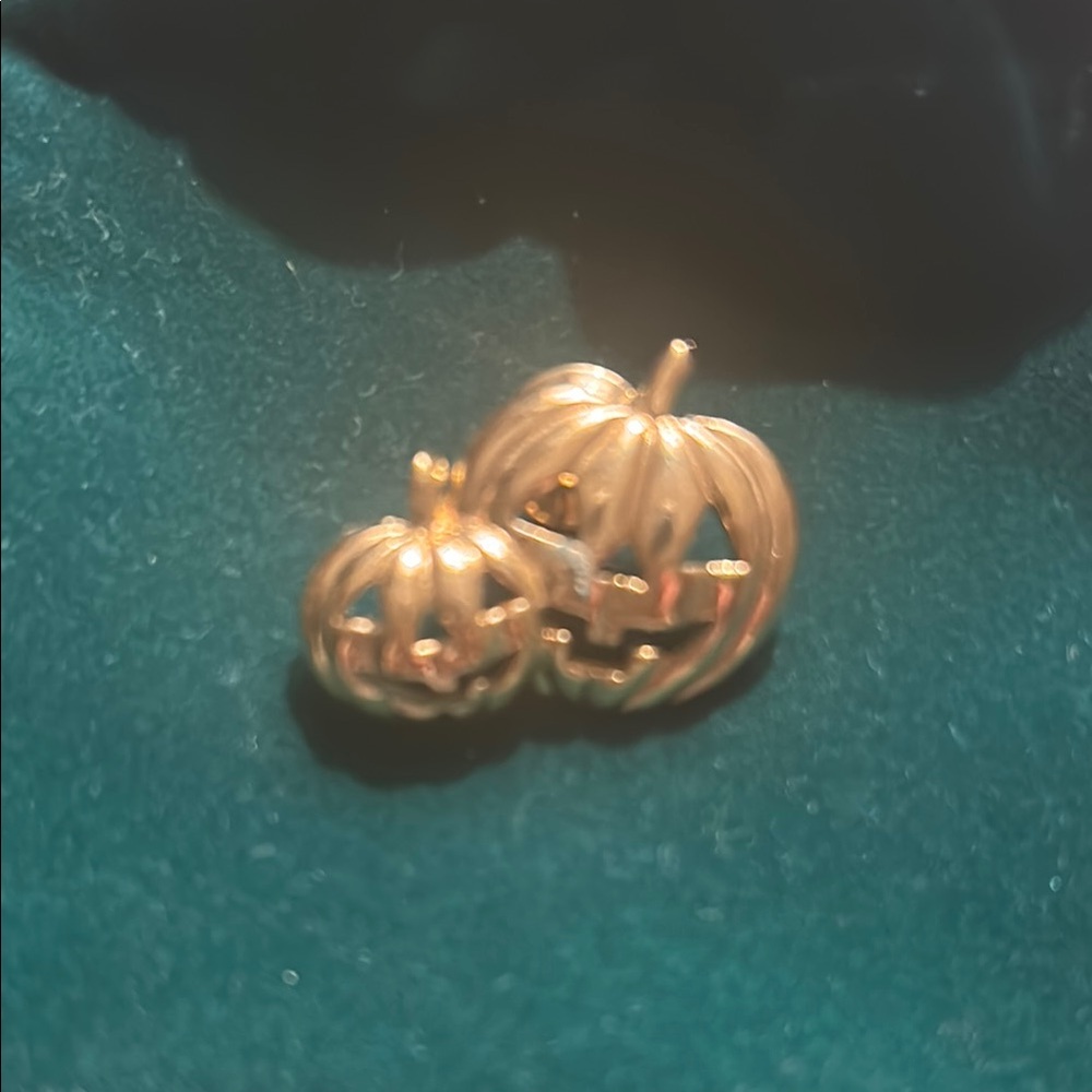 Gold Pumpkin Pin